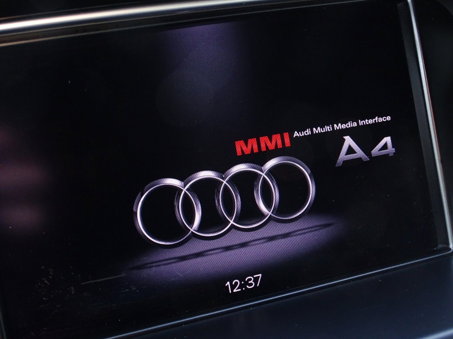 Audi A4 Avant 1.8 TFSI 170PK automaat / S-Line / S-Edition / MMI / LED