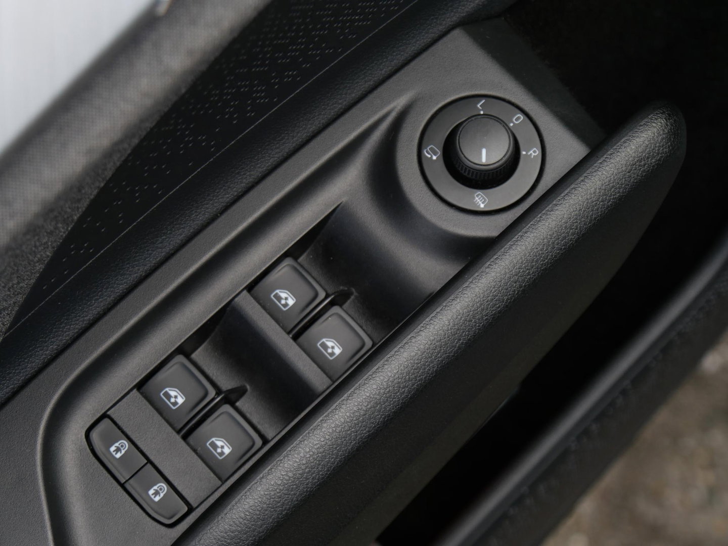 Škoda Enyaq iV 60/ WARMTEPOMP/ TREKHAAK/ COMFORT PACK/ CLIMATE PACK/ PARKEER PACK/ SOH 92%