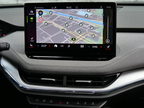 Škoda Enyaq iV 60/ WARMTEPOMP/ TREKHAAK/ COMFORT PACK/ CLIMATE PACK/ PARKEER PACK/ SOH 92%