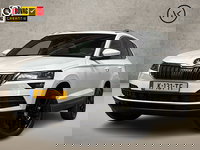 Škoda Karoq - 1.5 TSI ACT Deluxe 150Pk Automaat (PANORAMADAK, APPLE CARPLAY, LEDER, ZWART HEMEL, CANTON AUDIO, STOELVERWARMING, ADAPTIVE CRUISE, KEYLESS, GETINT GLAS, CAMERA, NIEUWSTAAT)