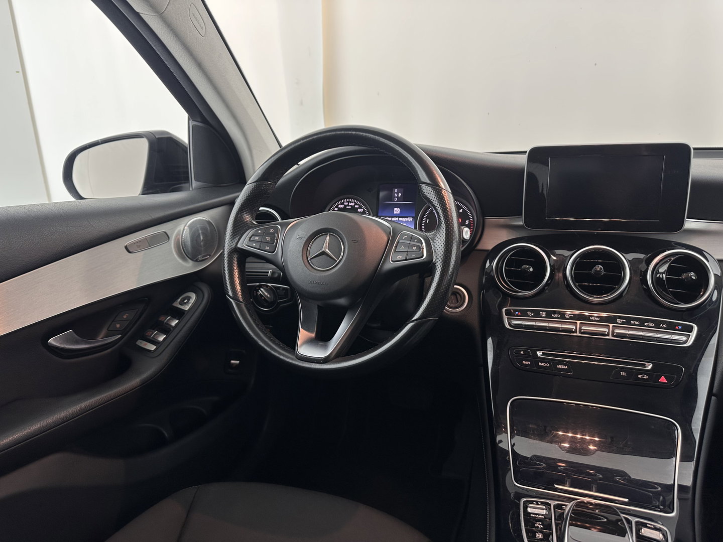 Mercedes-Benz GLC 220 d 4MATIC Ambition Aut. *FULL-LED | HEATED-COMFORTSEATS | BURMESTER-AUDIO | NAVI-FULLMAP | PRIVACY-GLASS | SHIFTPADDLES | ECC | PDC | CRUISE | 17''ALU*