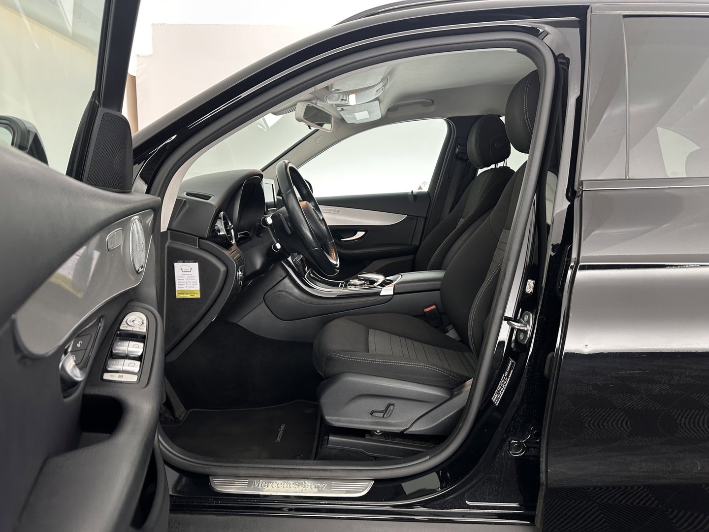 Mercedes-Benz GLC 220 d 4MATIC Ambition Aut. *FULL-LED | HEATED-COMFORTSEATS | BURMESTER-AUDIO | NAVI-FULLMAP | PRIVACY-GLASS | SHIFTPADDLES | ECC | PDC | CRUISE | 17''ALU*