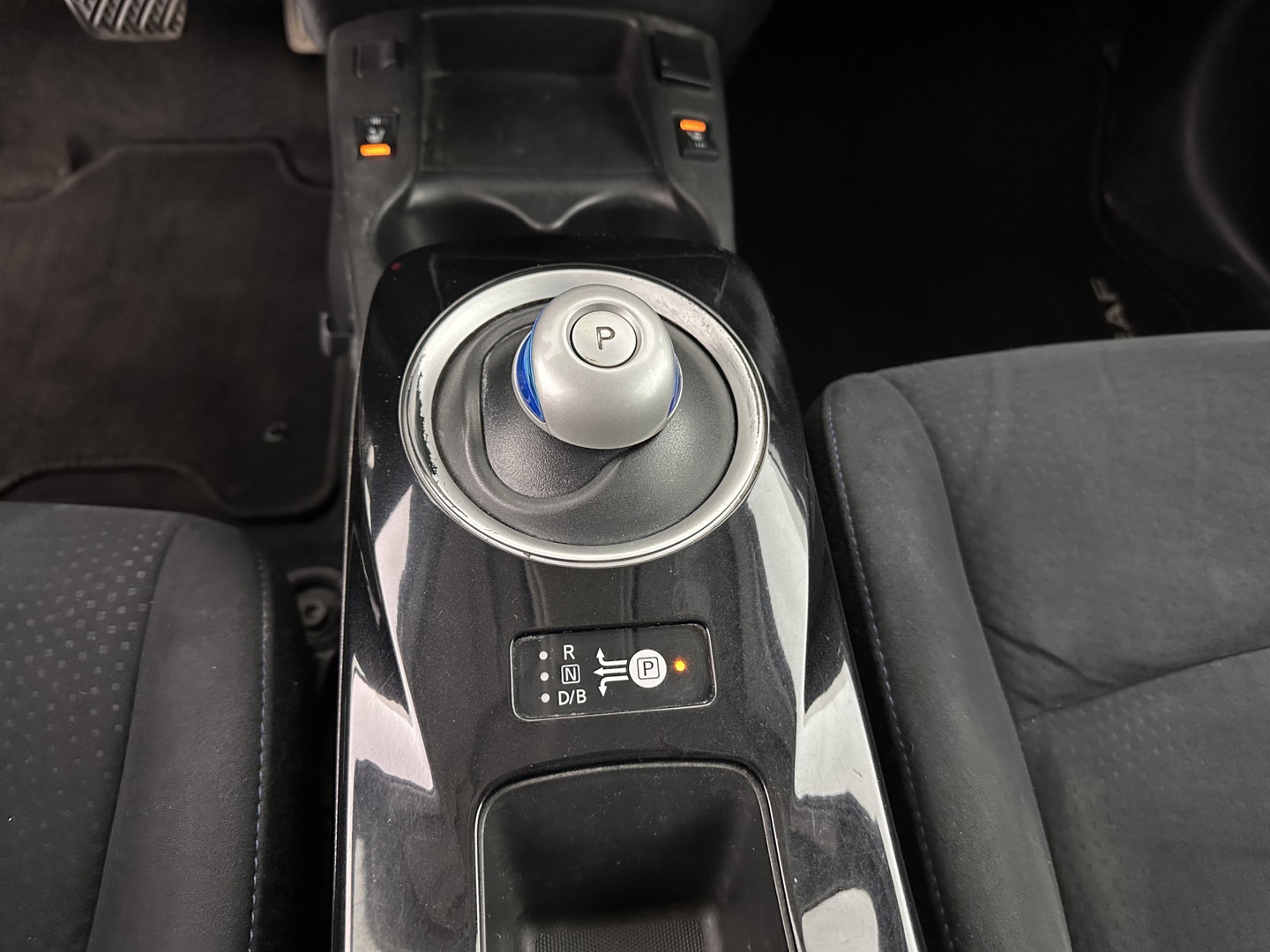 Nissan Leaf Acenta 30 kWh (INCL-BTW) *HEATPUMP | NAVI-FULLMAP | MICROFIBRE | DAB | CAMERA | DIGI-COCKPIT | KEYLESS | CRUISE | DIGI-COCKPIT | HEATED-COMFORTSEATS | PRIVACYGLASS | KEYLESS | 16"ALU*