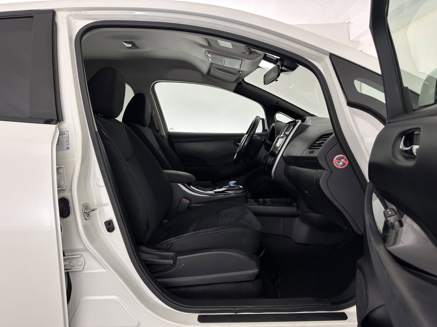 Nissan Leaf Acenta 30 kWh (INCL-BTW) *HEATPUMP | NAVI-FULLMAP | MICROFIBRE | DAB | CAMERA | DIGI-COCKPIT | KEYLESS | CRUISE | DIGI-COCKPIT | HEATED-COMFORTSEATS | PRIVACYGLASS | KEYLESS | 16"ALU*