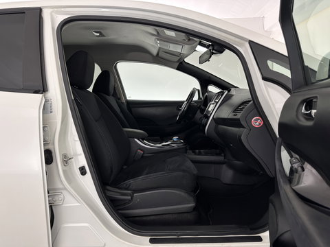 Nissan Leaf Acenta 30 kWh (INCL-BTW) *HEATPUMP | NAVI-FULLMAP | MICROFIBRE | DAB | CAMERA | DIGI-COCKPIT | KEYLESS | CRUISE | DIGI-COCKPIT | HEATED-COMFORTSEATS | PRIVACYGLASS | KEYLESS | 16"ALU*