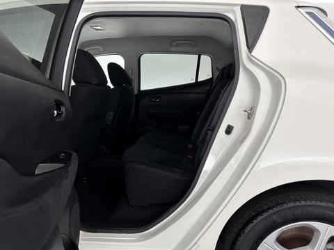 Nissan Leaf Acenta 30 kWh (INCL-BTW) *HEATPUMP | NAVI-FULLMAP | MICROFIBRE | DAB | CAMERA | DIGI-COCKPIT | KEYLESS | CRUISE | DIGI-COCKPIT | HEATED-COMFORTSEATS | PRIVACYGLASS | KEYLESS | 16"ALU*