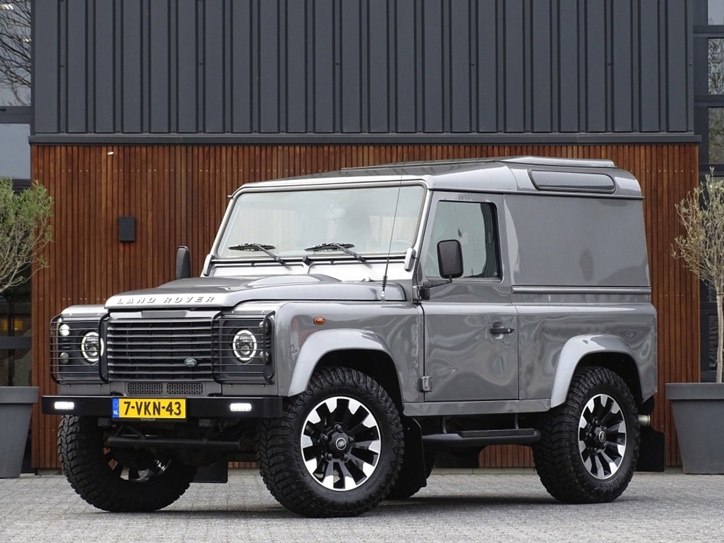 Land Rover Defender 2.4 TD4 HT 90" SE / Recaro / grijs kenteken / LED / *NAP*
