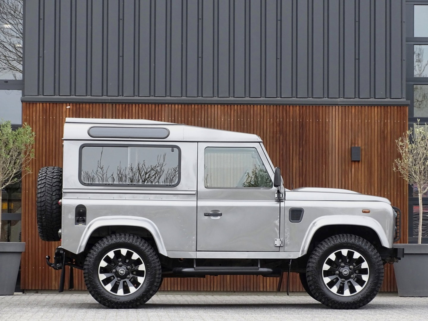 Land Rover Defender 2.4 TD4 HT 90" SE / Recaro / grijs kenteken / LED / *NAP*