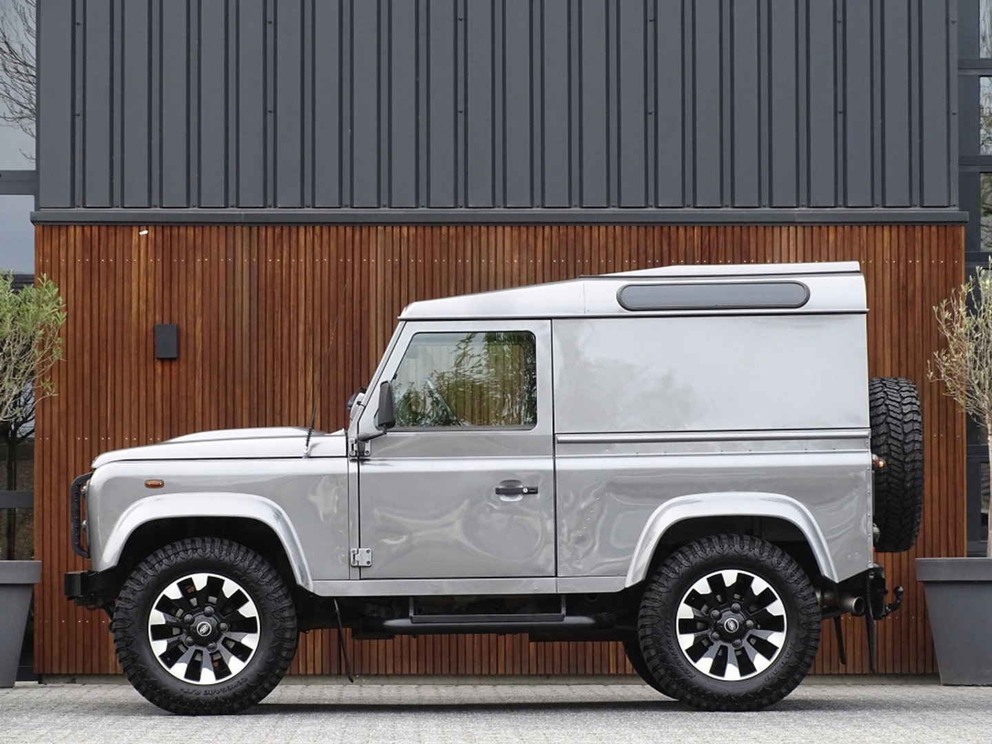 Land Rover Defender 2.4 TD4 HT 90" SE / Recaro / grijs kenteken / LED / *NAP*