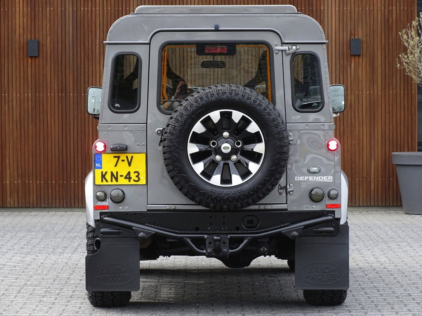 Land Rover Defender 2.4 TD4 HT 90" SE / Recaro / grijs kenteken / LED / *NAP*