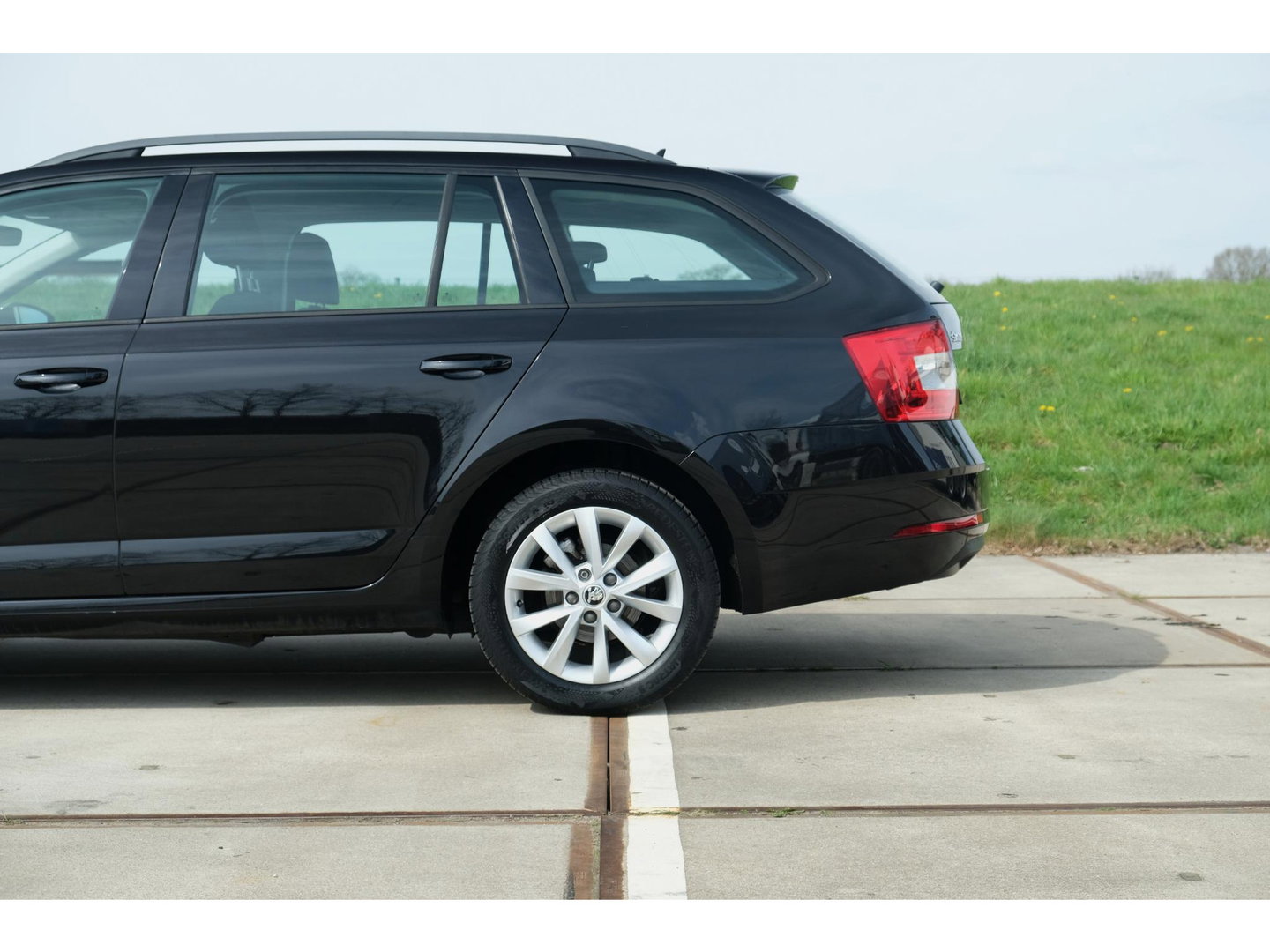 Škoda Octavia Combi 1.0 TSI Greentech Business Edition | NAVI | CRUISE | ALL SEASON BANDEN