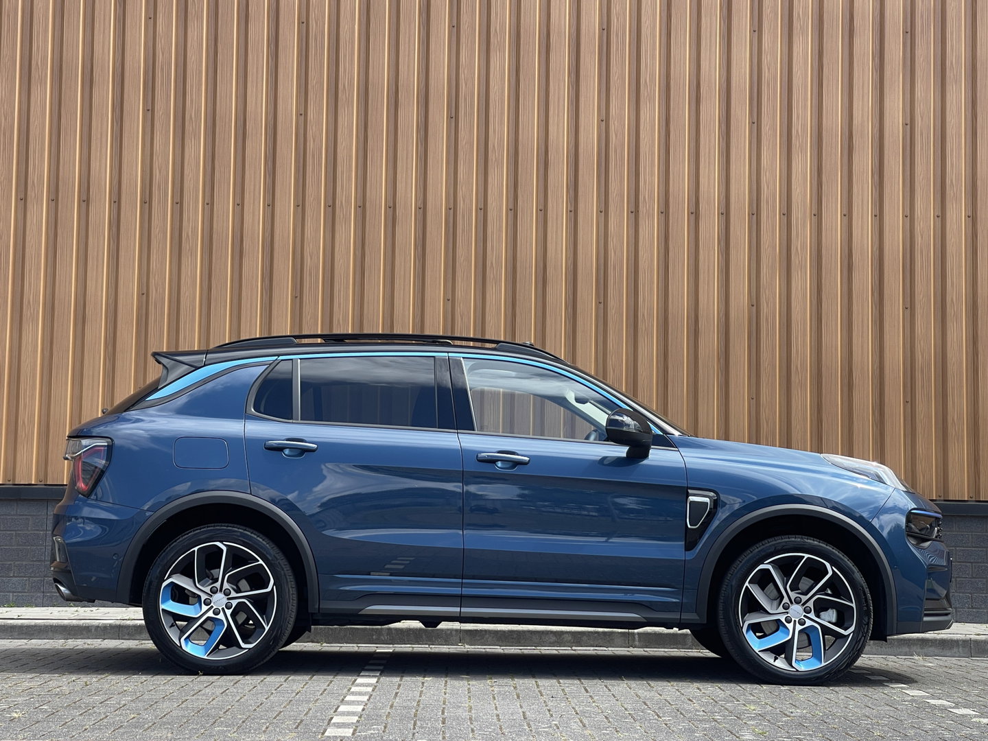 Lynk & Co 01 1.5 | Panoramadak | Zwarte hemel | Stuurwielverwarming | Trekhaak | Adaptive Cruise Control | Keyless | Elektrische Bestuurdersstoel + Geheugen | Parkeersensoren | Apple Carplay | Andro