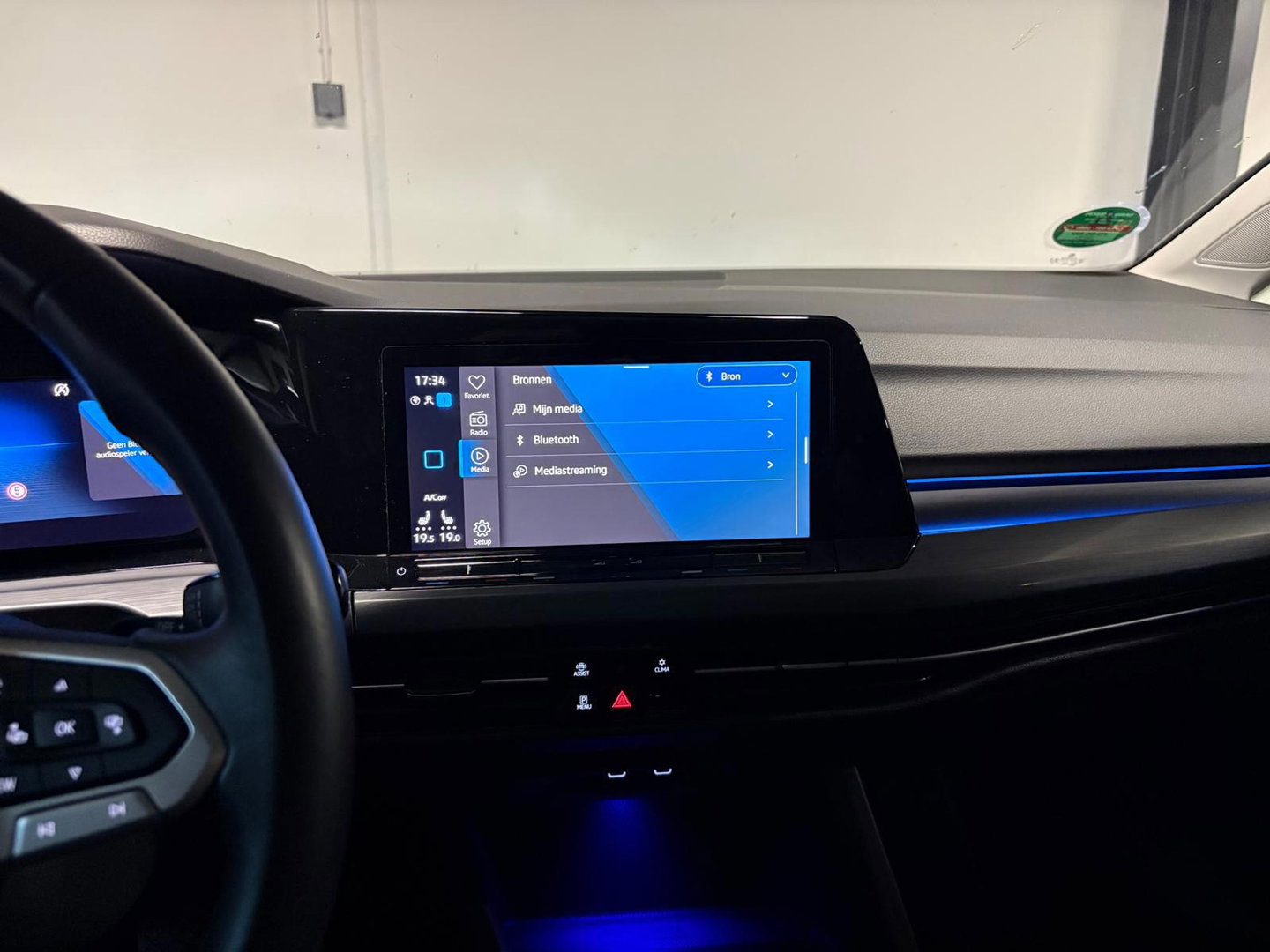 Volkswagen Golf 1.5 eTSI Style PANO HUD KEYLESS