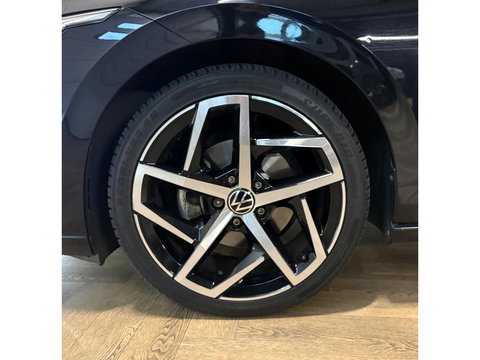 Volkswagen Golf 1.5 eTSI Style PANO HUD KEYLESS