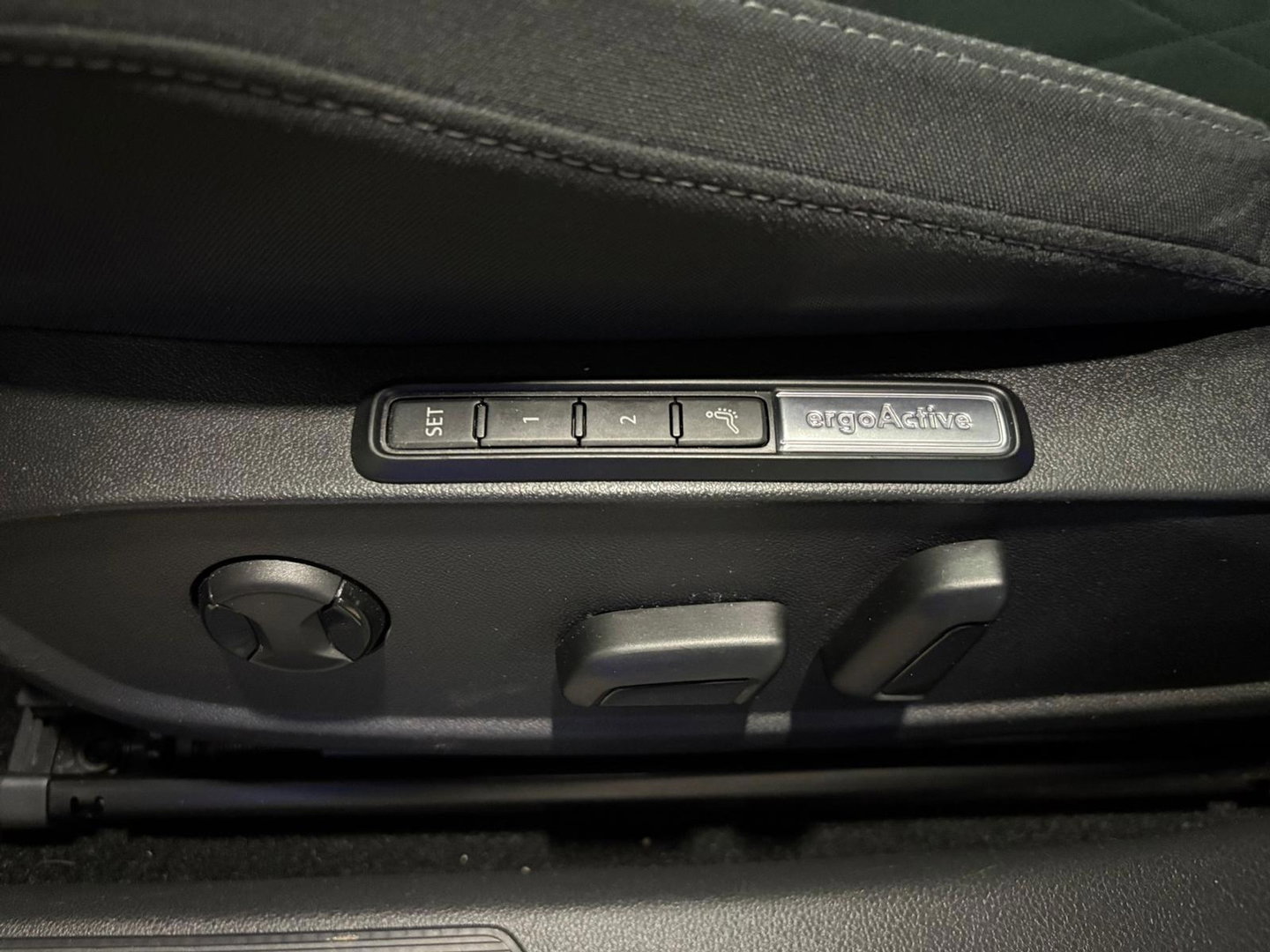 Volkswagen Golf 1.5 eTSI Style PANO HUD KEYLESS