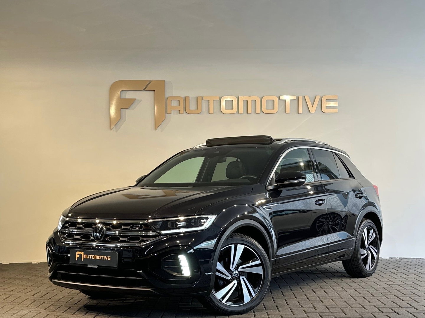 Volkswagen T-Roc 1.5 TSI R-Line Pano|Keyless|IQ|Sfeer|Camera