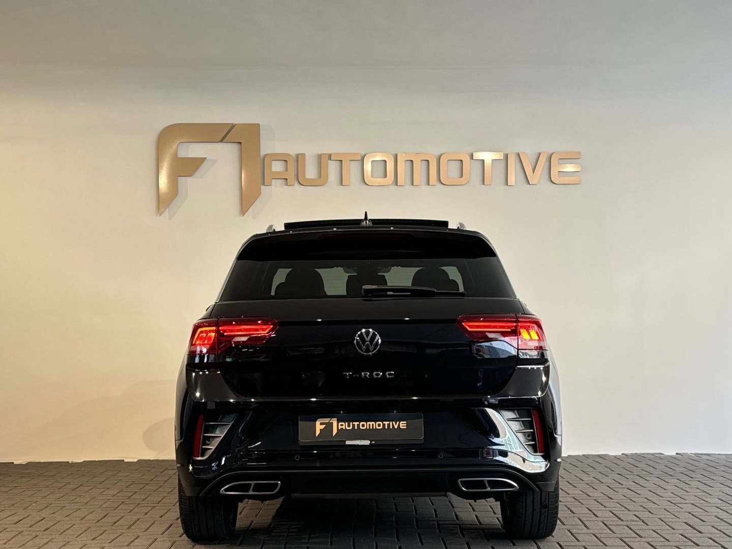 Volkswagen T-Roc 1.5 TSI R-Line Pano|Keyless|IQ|Sfeer|Camera