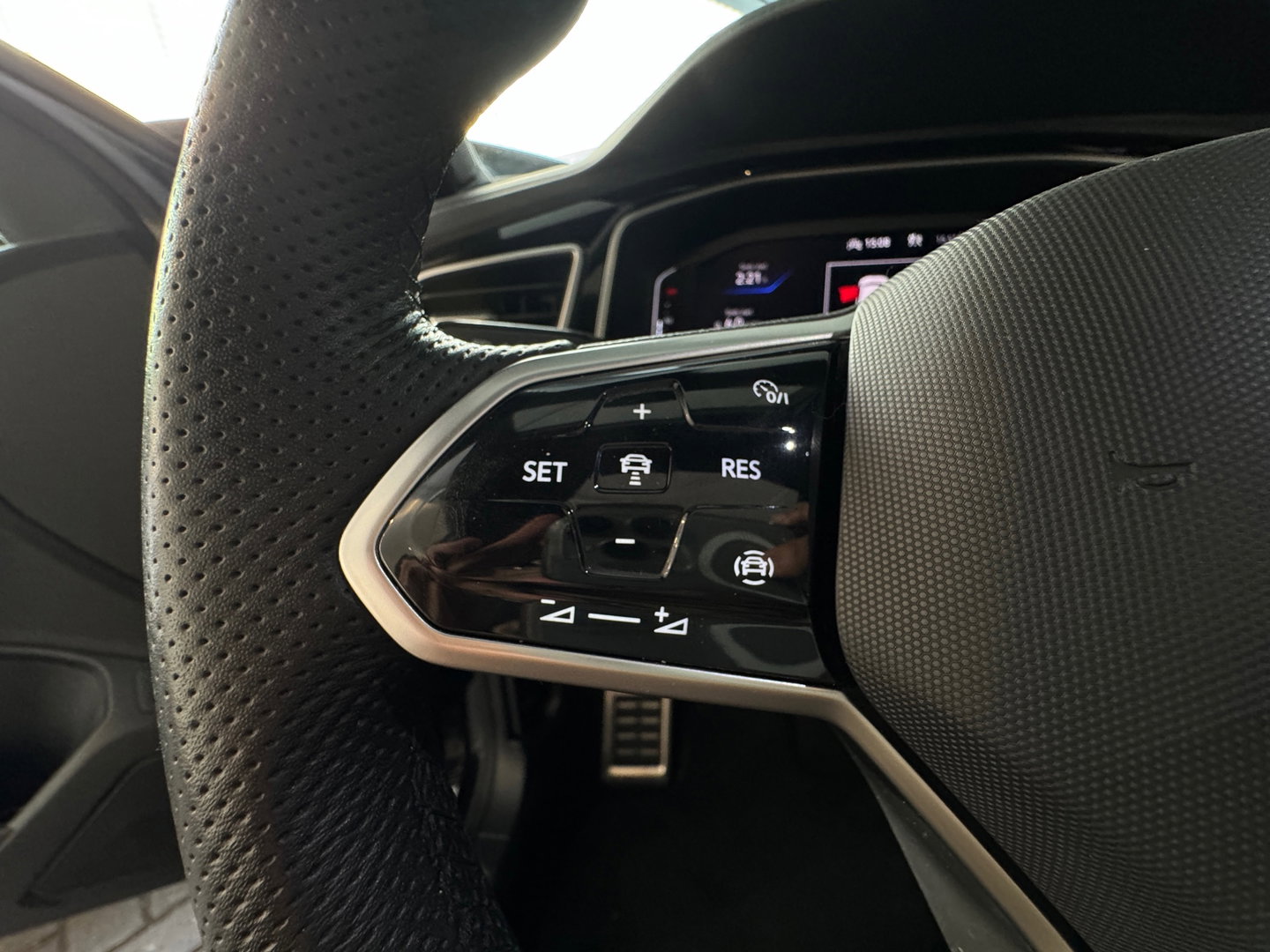 Volkswagen T-Roc 1.5 TSI R-Line Pano|Keyless|IQ|Sfeer|Camera