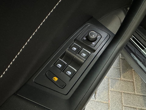 Volkswagen T-Roc 1.5 TSI R-Line Pano|Keyless|IQ|Sfeer|Camera