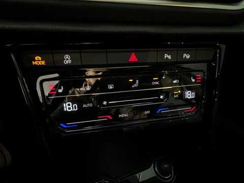 Volkswagen T-Roc 1.5 TSI R-Line Pano|Keyless|IQ|Sfeer|Camera