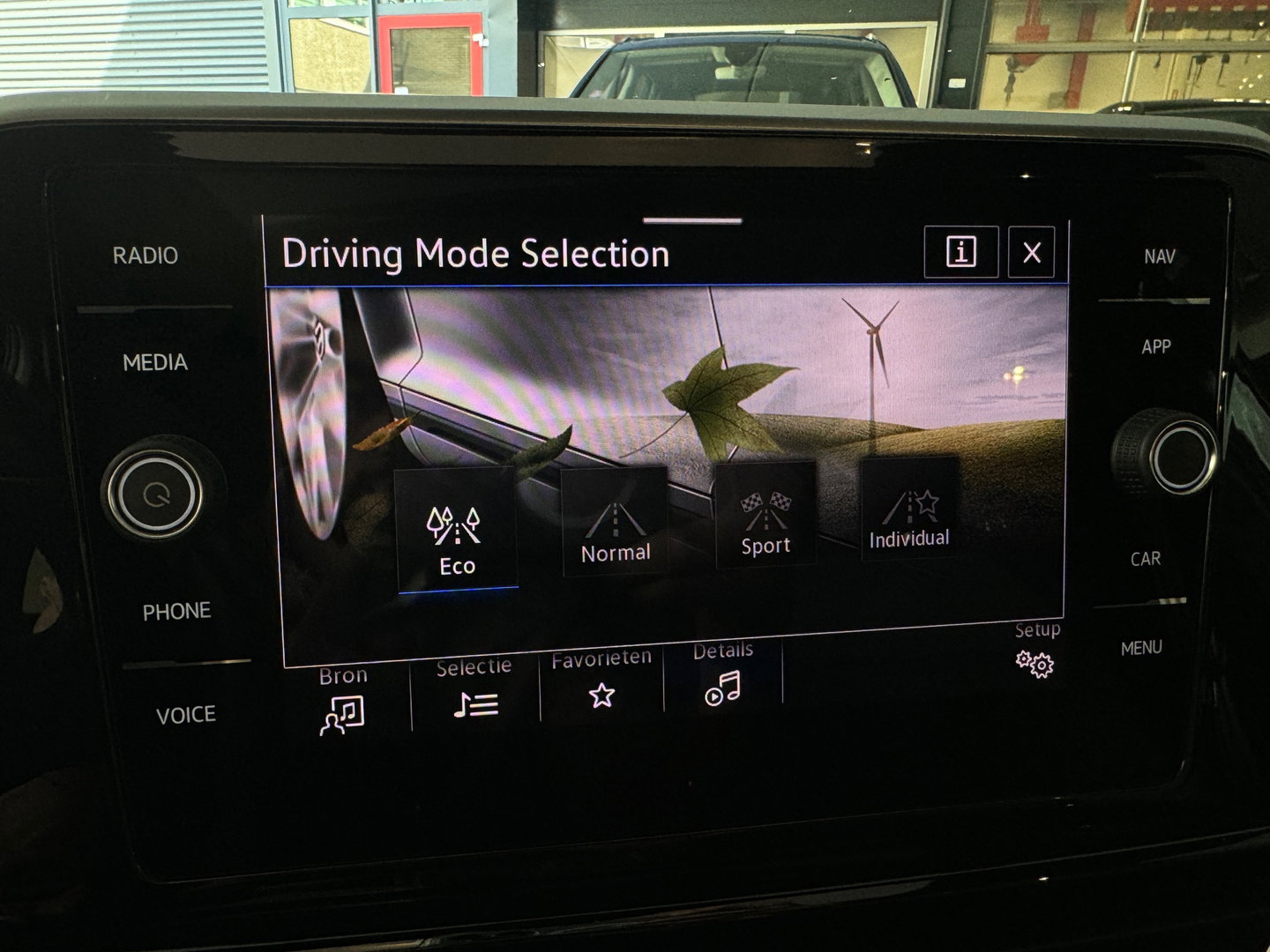 Volkswagen T-Roc 1.5 TSI R-Line Pano|Keyless|IQ|Sfeer|Camera