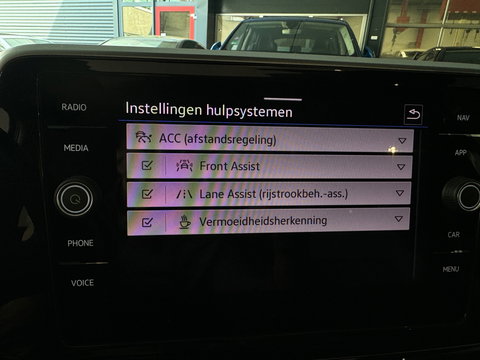 Volkswagen T-Roc 1.5 TSI R-Line Pano|Keyless|IQ|Sfeer|Camera