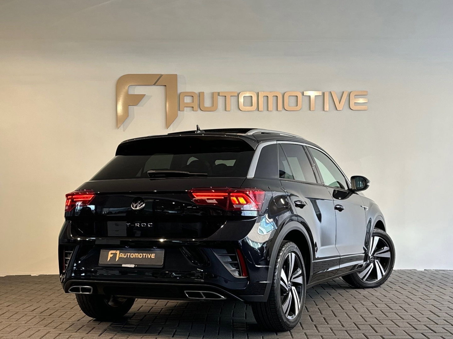 Volkswagen T-Roc 1.5 TSI R-Line Pano|Keyless|IQ|Sfeer|Camera