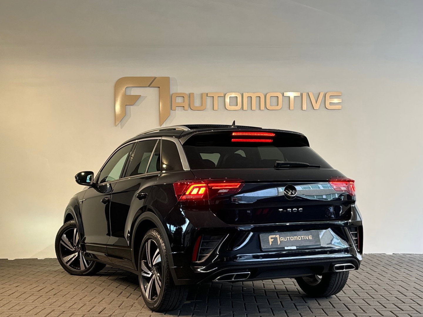 Volkswagen T-Roc 1.5 TSI R-Line Pano|Keyless|IQ|Sfeer|Camera