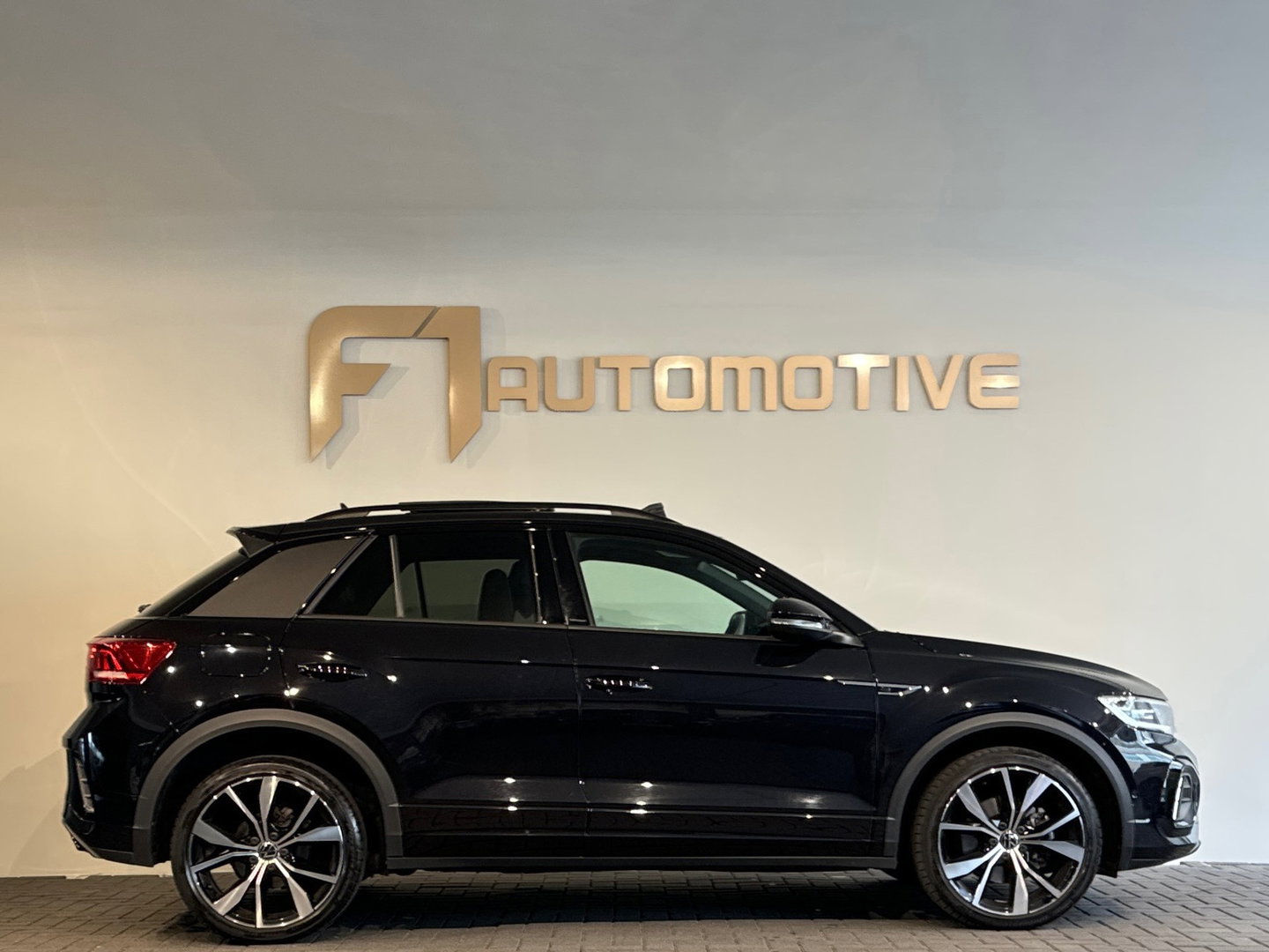 Volkswagen T-Roc 1.5 TSI R-Line Pano|Beats|IQ|Keyless|Camera