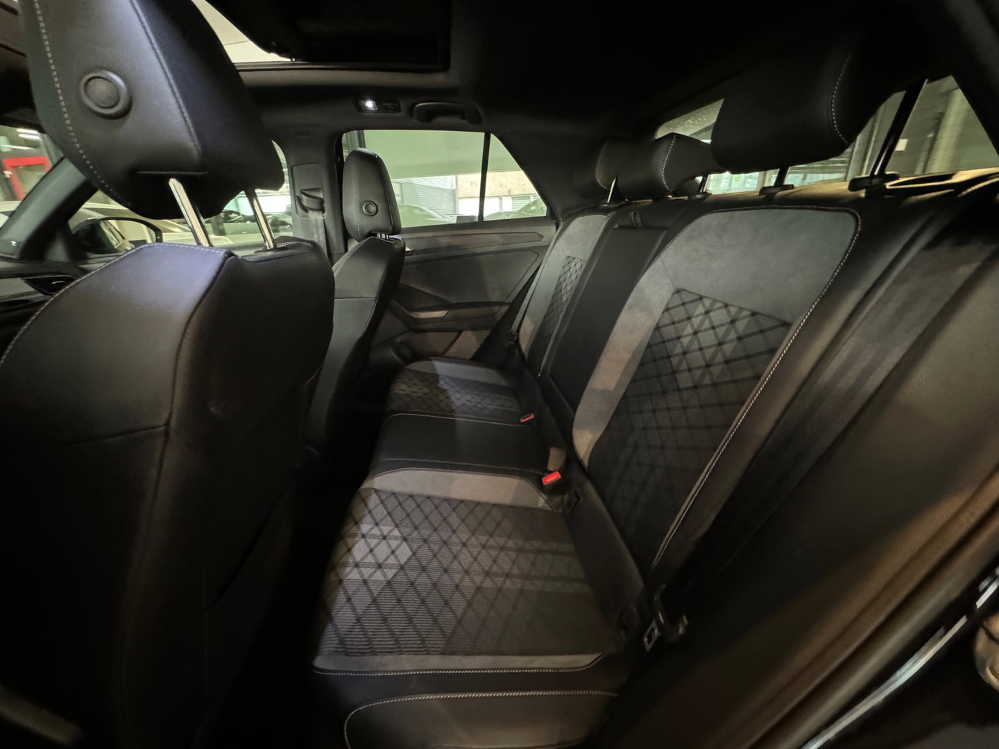 Volkswagen T-Roc 1.5 TSI R-Line Pano|Beats|IQ|Keyless|Camera