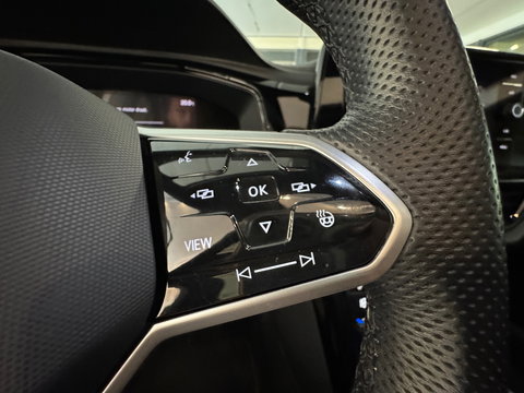 Volkswagen T-Roc 1.5 TSI R-Line Pano|Beats|IQ|Keyless|Camera