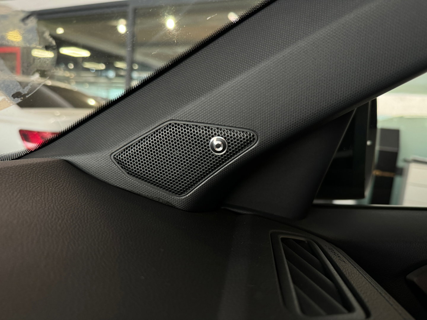 Volkswagen T-Roc 1.5 TSI R-Line Pano|Beats|IQ|Keyless|Camera