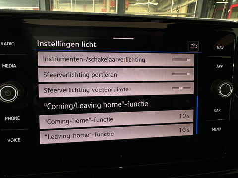 Volkswagen T-Roc 1.5 TSI R-Line Pano|Beats|IQ|Keyless|Camera