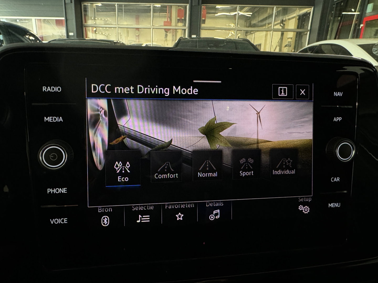 Volkswagen T-Roc 1.5 TSI R-Line Pano|Beats|IQ|Keyless|Camera