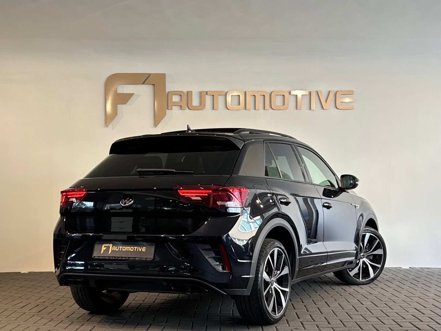 Volkswagen T-Roc 1.5 TSI R-Line Pano|Beats|IQ|Keyless|Camera