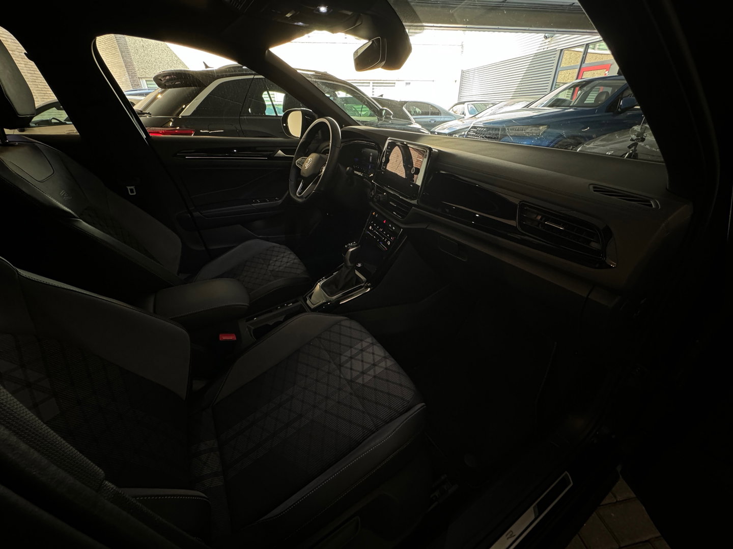 Volkswagen T-Roc 1.5 TSI R-Line Pano|Beats|IQ|Keyless|Camera