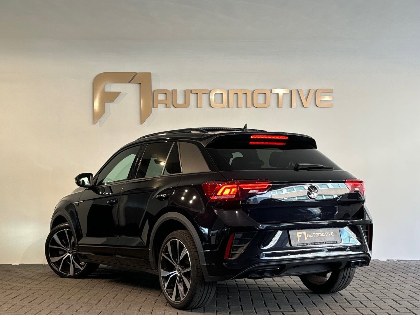 Volkswagen T-Roc 1.5 TSI R-Line Pano|Beats|IQ|Keyless|Camera
