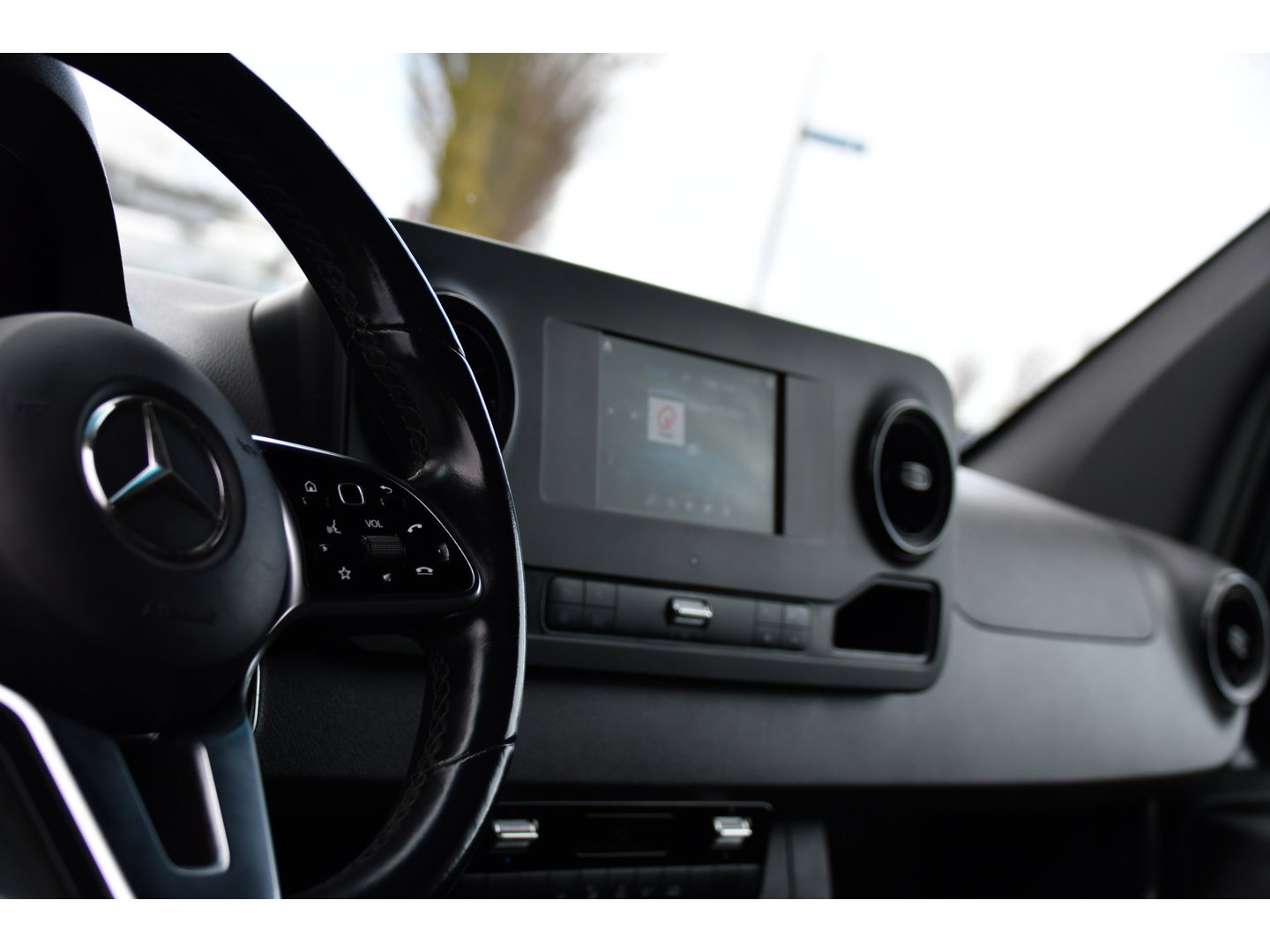 Mercedes-Benz Sprinter 319 V6 3.0 CDI L2H2 PB Edition Cruise, 360 Camera, Carplay, LED, 3500kg Trekhaak, LED, NAVI, Virtual, Uniek!