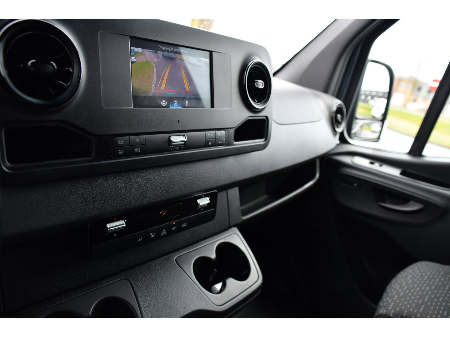 Mercedes-Benz Sprinter 319 V6 3.0 CDI L2H2 PB Edition Cruise, 360 Camera, Carplay, LED, 3500kg Trekhaak, LED, NAVI, Virtual, Uniek!