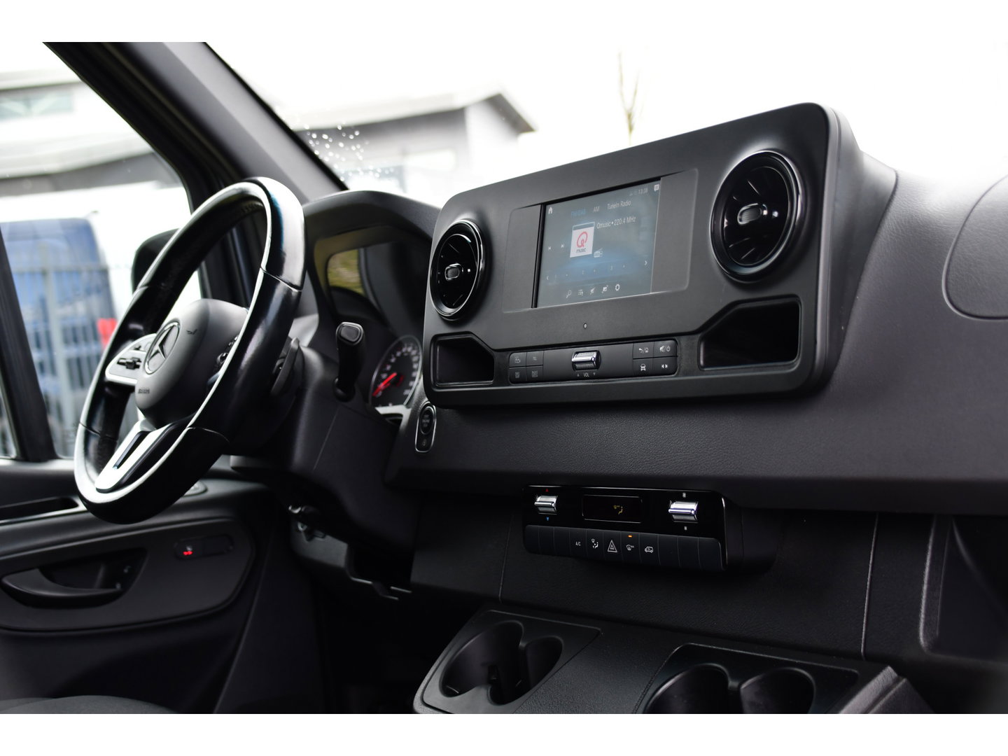 Mercedes-Benz Sprinter 319 V6 3.0 CDI L2H2 PB Edition Cruise, 360 Camera, Carplay, LED, 3500kg Trekhaak, LED, NAVI, Virtual, Uniek!