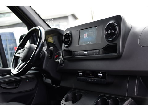 Mercedes-Benz Sprinter 319 V6 3.0 CDI L2H2 PB Edition Cruise, 360 Camera, Carplay, LED, 3500kg Trekhaak, LED, NAVI, Virtual, Uniek!