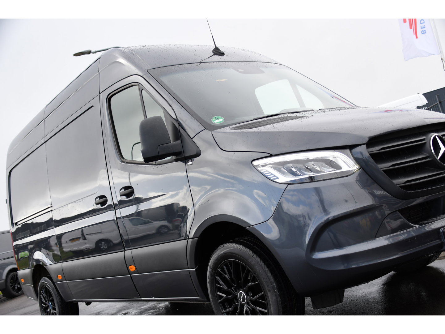 Mercedes-Benz Sprinter 319 V6 3.0 CDI L2H2 PB Edition Cruise, 360 Camera, Carplay, LED, 3500kg Trekhaak, LED, NAVI, Virtual, Uniek!