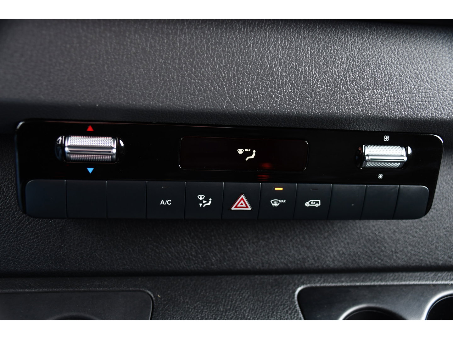 Mercedes-Benz Sprinter 319 V6 3.0 CDI L2H2 PB Edition Cruise, 360 Camera, Carplay, LED, 3500kg Trekhaak, LED, NAVI, Virtual, Uniek!