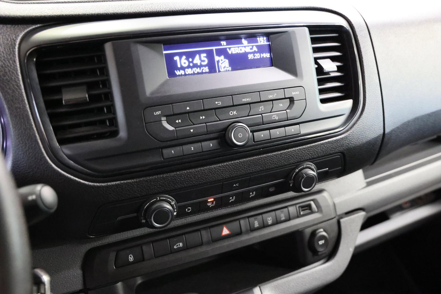 Opel Vivaro 1.5 CDTI L3H1 LANG IMPERIAAL EN TREKHAAK