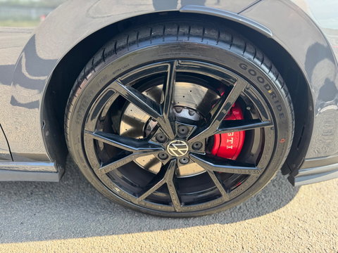 Volkswagen Golf 2.0 TSI GTI Clubsport 301PK H&K PANO Camera VOL !!