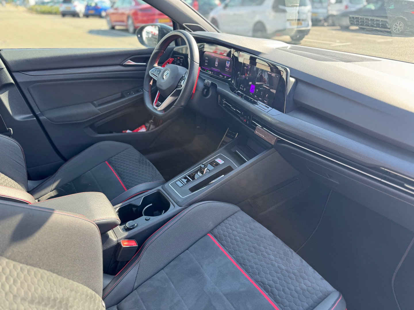 Volkswagen Golf 2.0 TSI GTI Clubsport 301PK H&K PANO Camera VOL !!