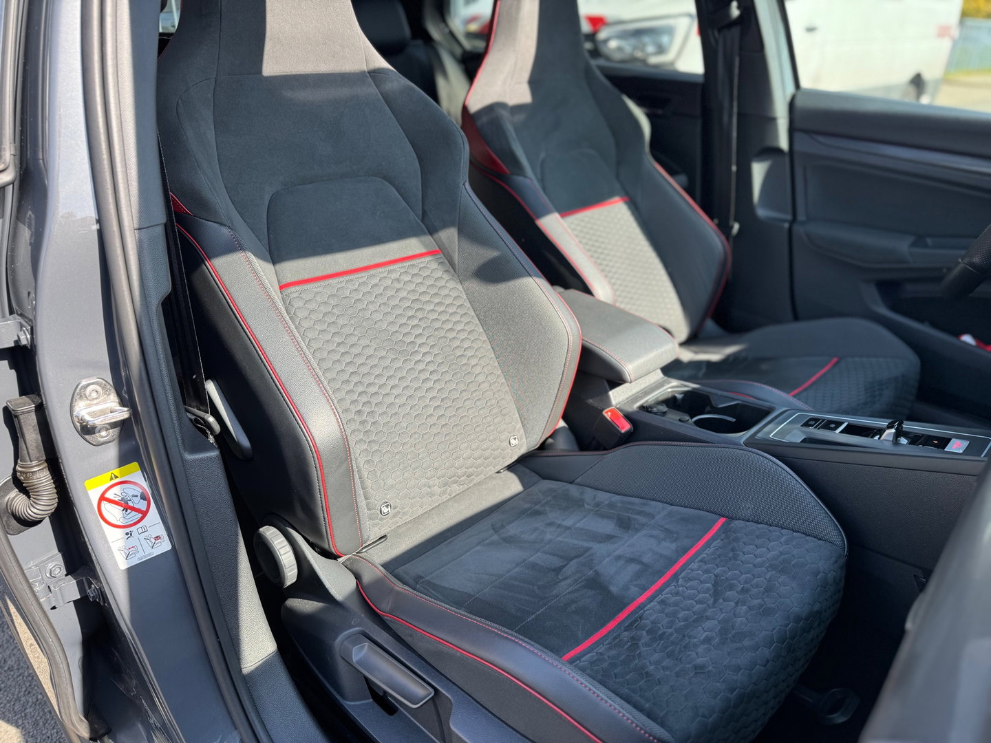 Volkswagen Golf 2.0 TSI GTI Clubsport 301PK H&K PANO Camera VOL !!