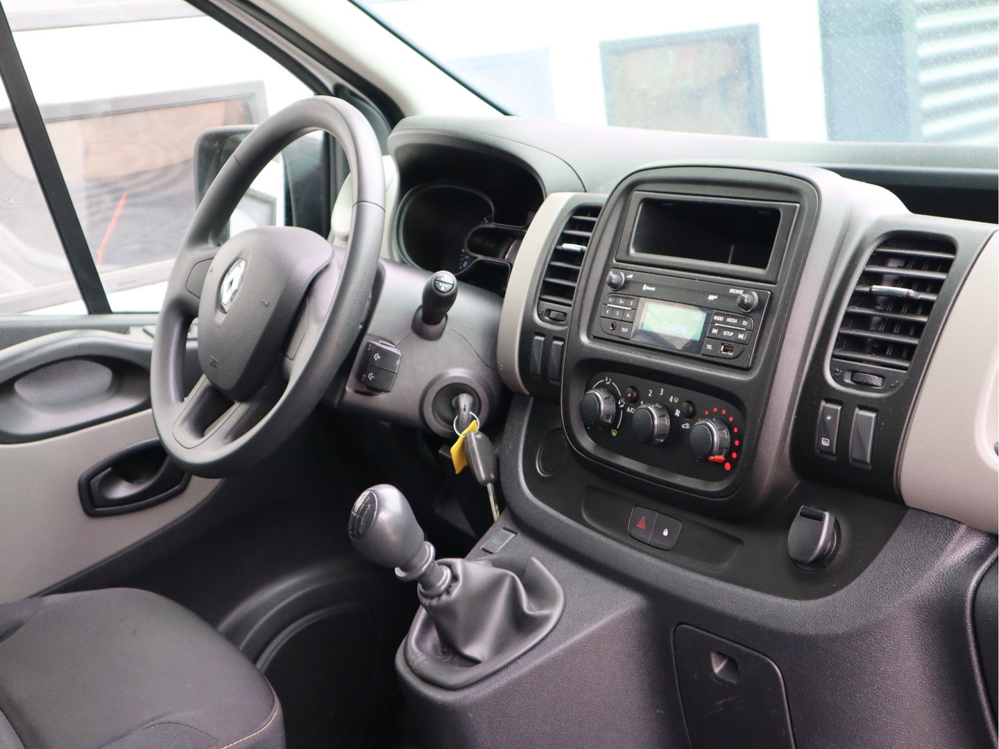 Renault Trafic 1.6 dCi 90pk L1 - Trekhaak - Airco - 3 Zits