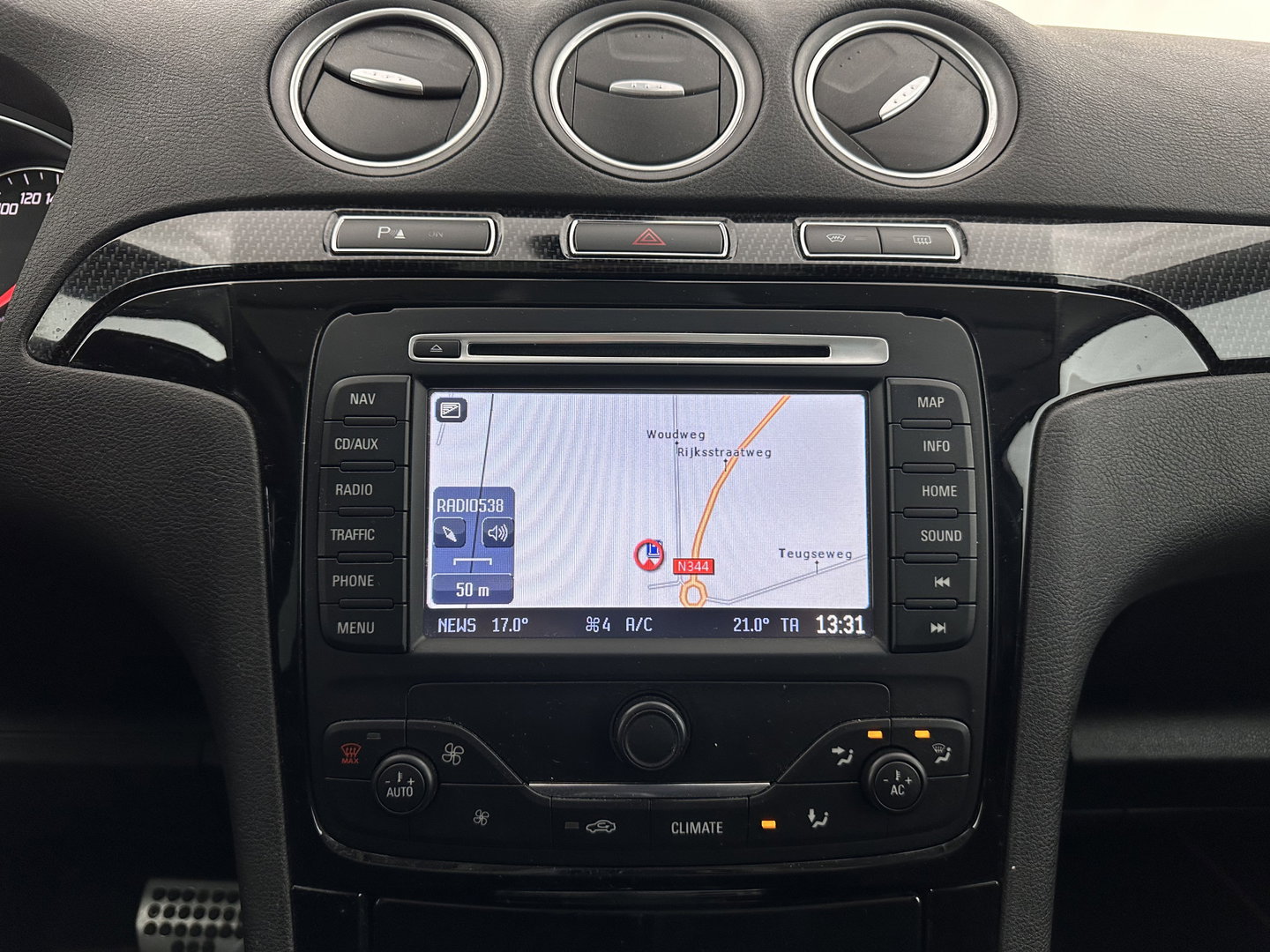 Ford S-Max 2.0 EcoBoost S-Edition Aut. *PANO | LEATHER-ALCANTARA | XENON | SPORTSEATS | NAVI-FULLMAP | PRIVACY-GLASS | ECC | CARBON-INLAY | ENTERTAINMENTSYSTEM | PDC | CRUISE | TOWBAR | 18''ALU*