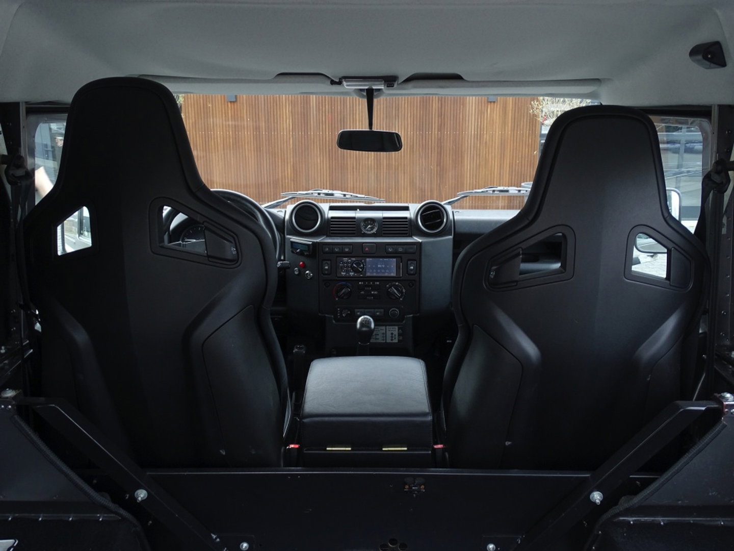 Land Rover Defender 2.4 TD4 HT 90" SE / Recaro / grijs kenteken / LED / *NAP*